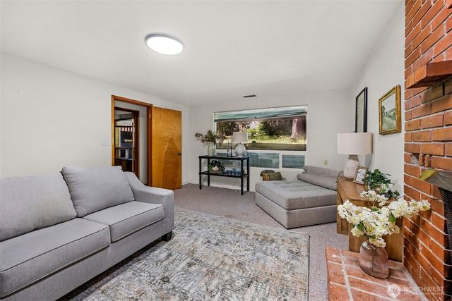 12521 2nd Avenue NE, Seattle, WA 98125