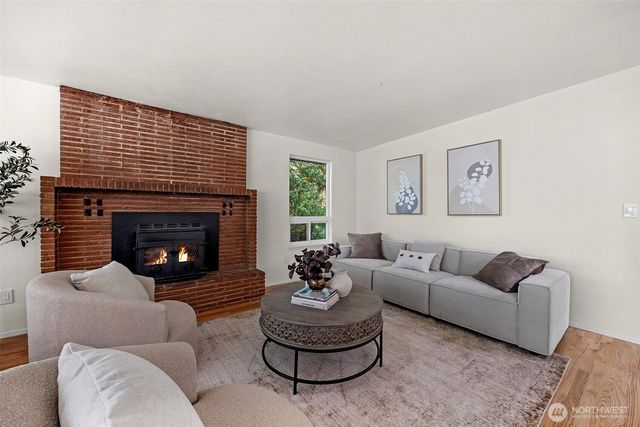 12521 2nd Avenue NE, Seattle, WA 98125