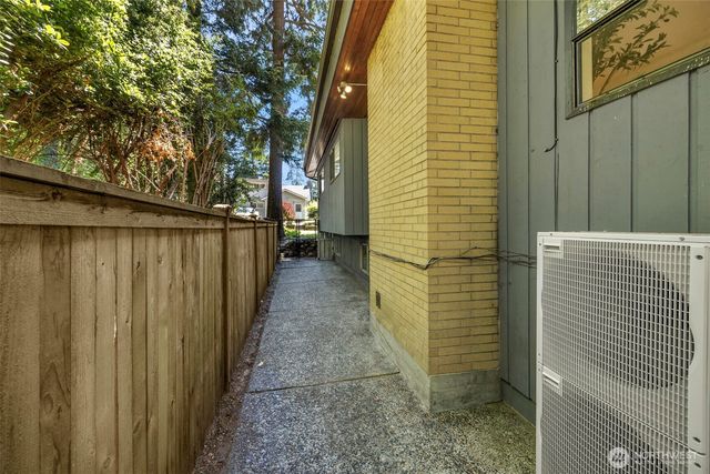 12521 2nd Avenue NE, Seattle, WA 98125