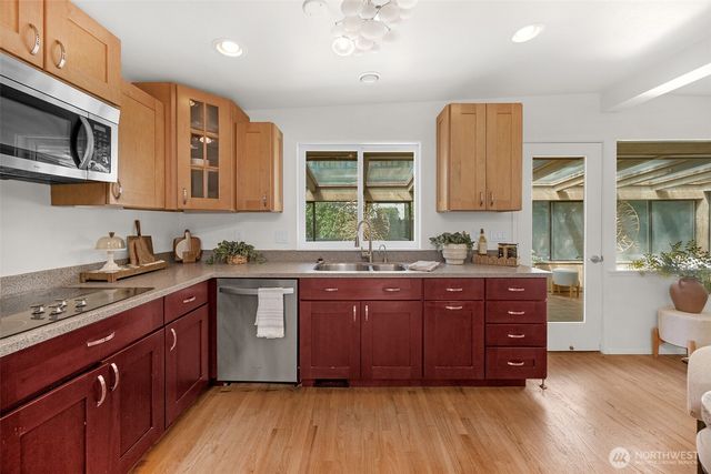 12521 2nd Avenue NE, Seattle, WA 98125