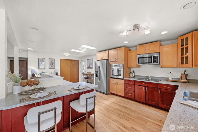 12521 2nd Avenue NE, Seattle, WA 98125