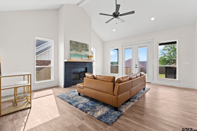 16421 Clearview Drive, Lindale, TX 75771