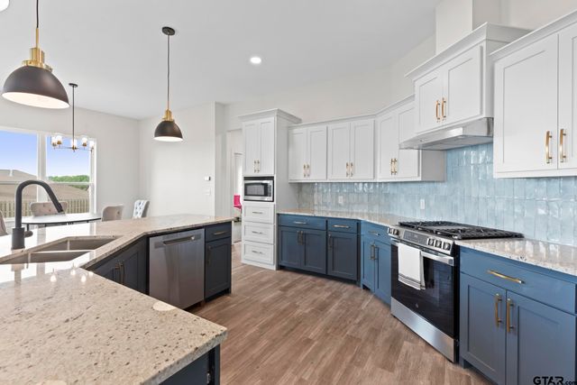 16421 Clearview Drive, Lindale, TX 75771