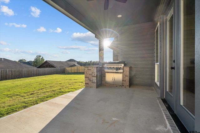 16421 Clearview Drive, Lindale, TX 75771
