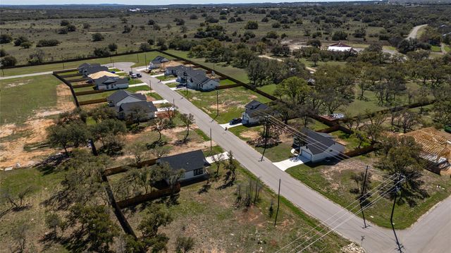 205 Legacy Oaks Ranch DR, Johnson City, TX 78636