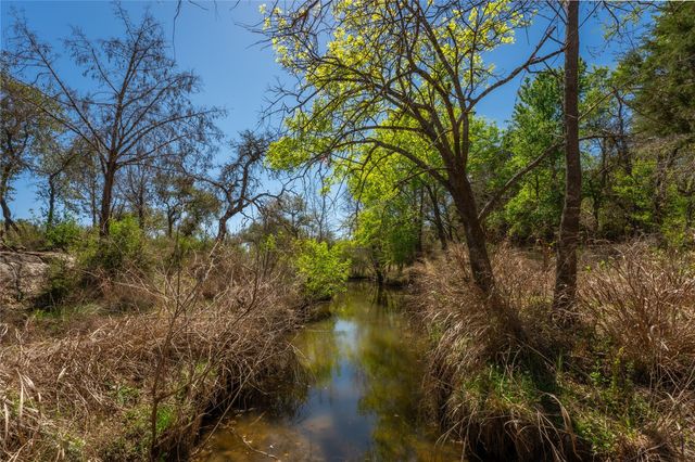 205 Legacy Oaks Ranch DR, Johnson City, TX 78636