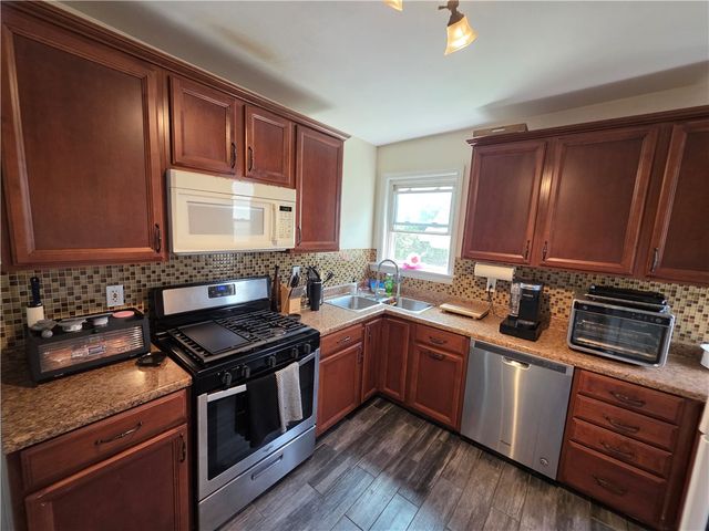 422 East Avenue, Pawtucket, RI 02860