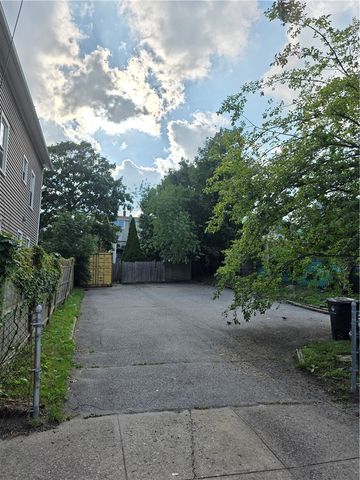 422 East Avenue, Pawtucket, RI 02860