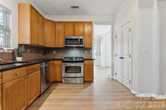 11627 Knightsdale Drive, Charlotte, NC 28277