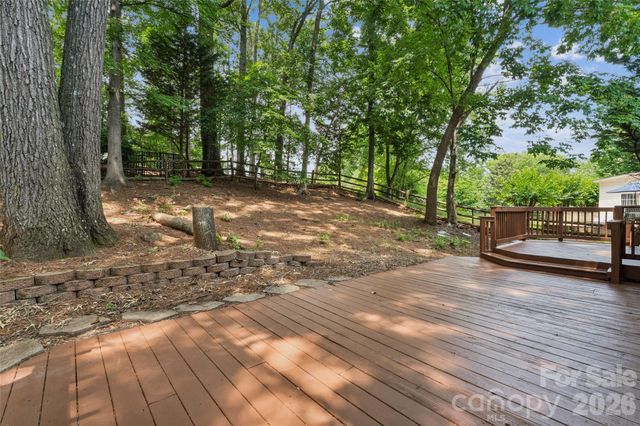 11627 Knightsdale Drive, Charlotte, NC 28277