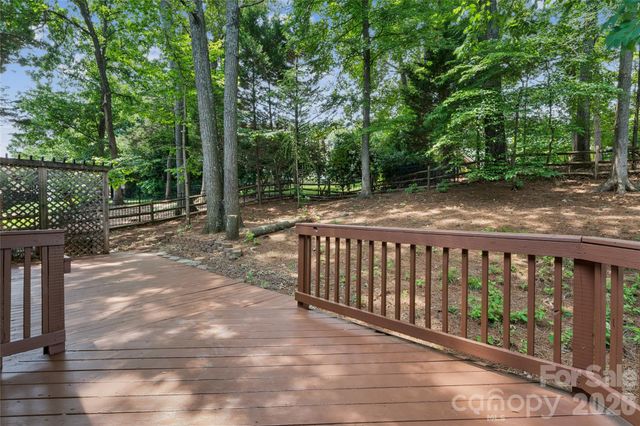 11627 Knightsdale Drive, Charlotte, NC 28277