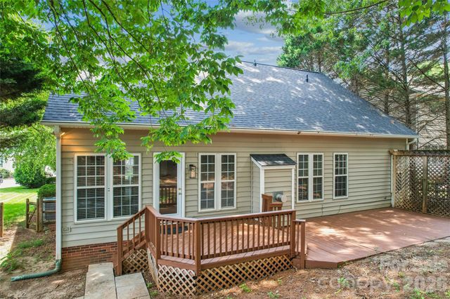 11627 Knightsdale Drive, Charlotte, NC 28277