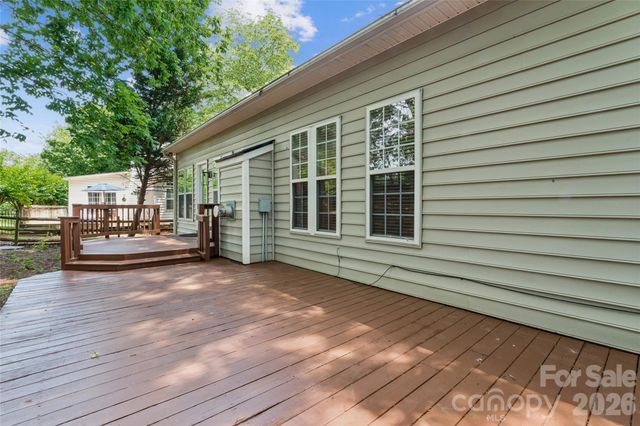 11627 Knightsdale Drive, Charlotte, NC 28277