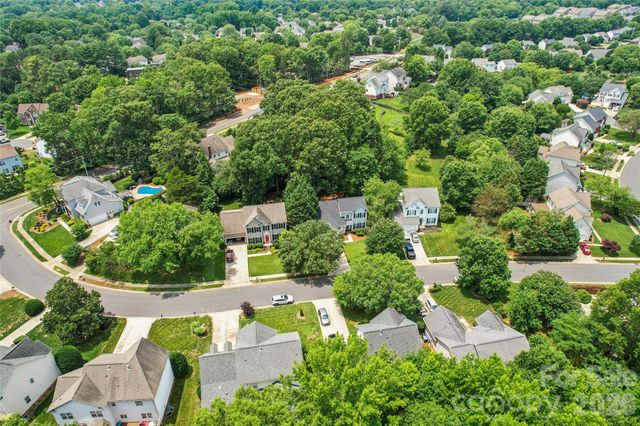 11627 Knightsdale Drive, Charlotte, NC 28277