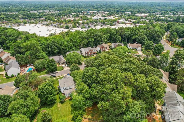 11627 Knightsdale Drive, Charlotte, NC 28277