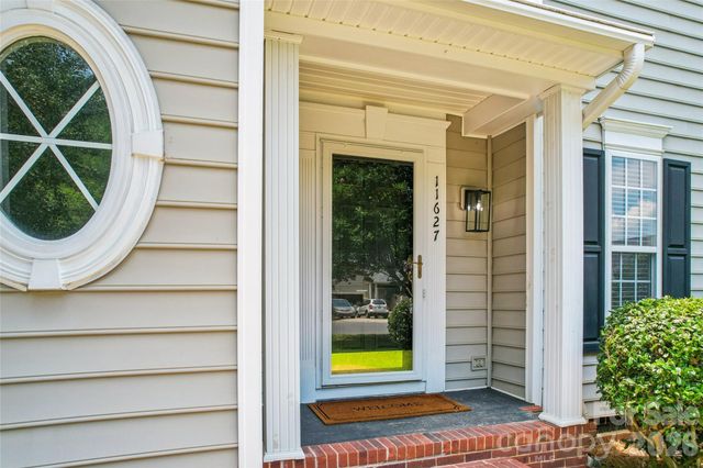 11627 Knightsdale Drive, Charlotte, NC 28277