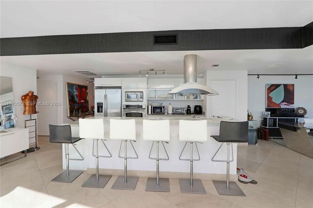 601 NE 36th St 712, Miami, FL 33137