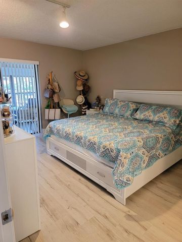 220 Lakeview Dr 212, Weston, FL 33326