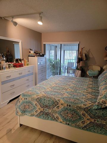 220 Lakeview Dr 212, Weston, FL 33326
