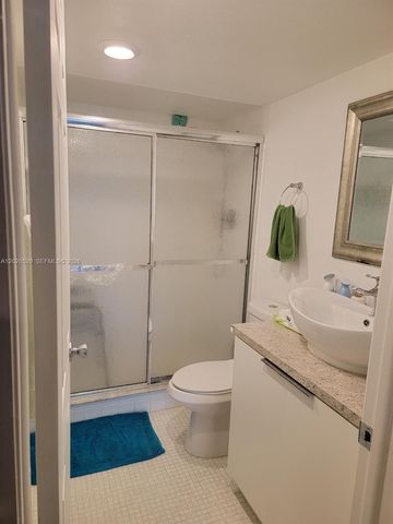 220 Lakeview Dr 212, Weston, FL 33326