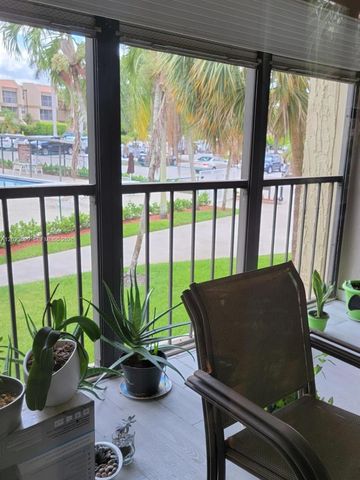 220 Lakeview Dr 212, Weston, FL 33326
