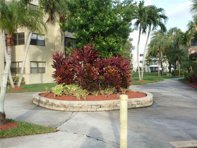 220 Lakeview Dr 212, Weston, FL 33326