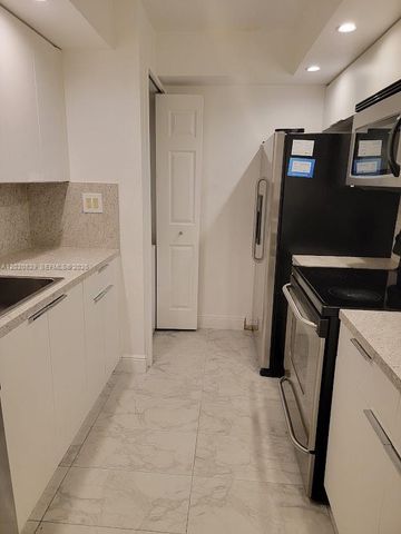 220 Lakeview Dr 212, Weston, FL 33326