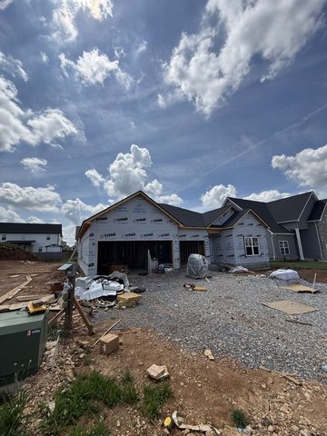 626 Woodrush Dr, Clarksville, TN 37040