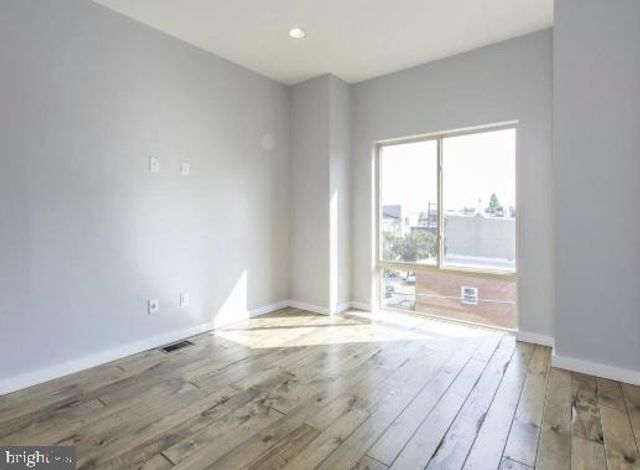 2040 E SUSQUEHANNA AVE, Philadelphia, PA 19125