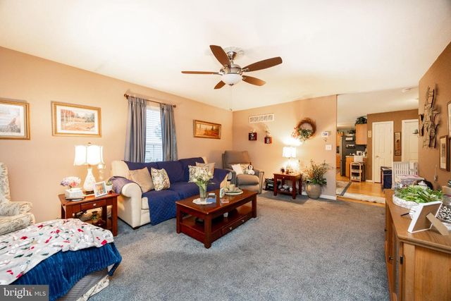 102 W HARMONY DR, Pottstown, PA 19464