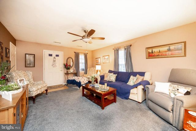 102 W HARMONY DR, Pottstown, PA 19464