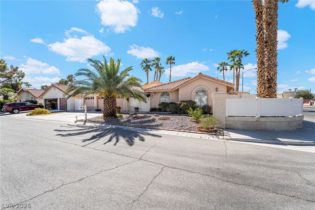 2621 Batelli Court, Las Vegas, NV 89121 — photo 3