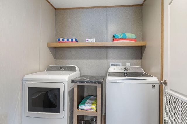 282 Scenic Drive, Hollister, MO 65672