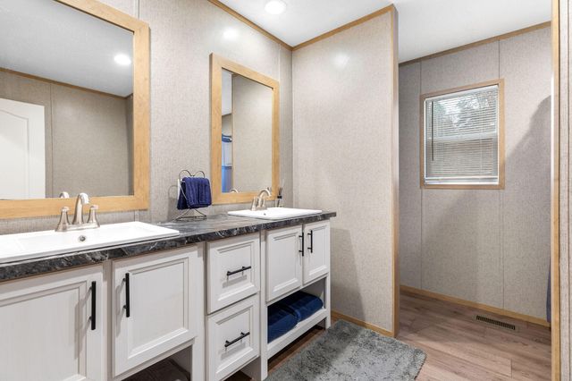 282 Scenic Drive, Hollister, MO 65672