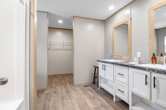 282 Scenic Drive, Hollister, MO 65672