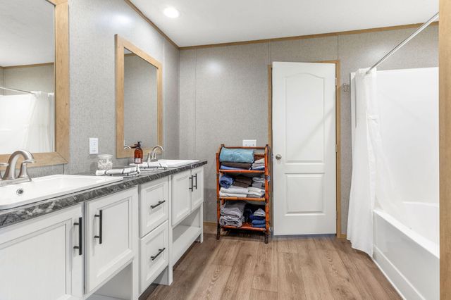 282 Scenic Drive, Hollister, MO 65672