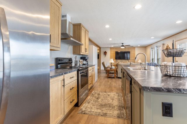 282 Scenic Drive, Hollister, MO 65672