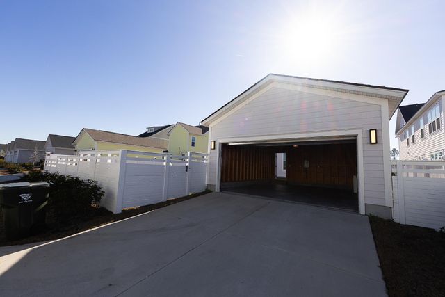 676 Blueway Avenue, Summerville, SC 29486