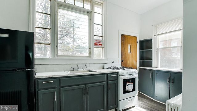 1649 ALLENGROVE ST, Philadelphia, PA 19124