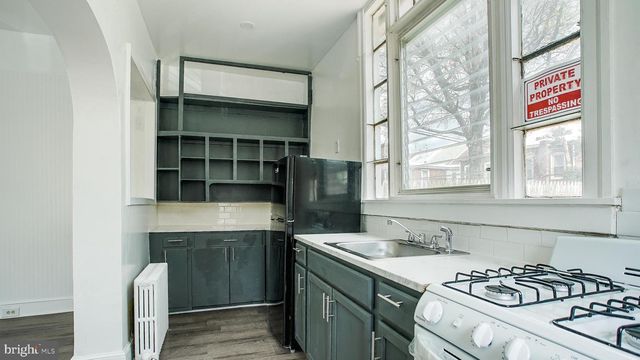 1649 ALLENGROVE ST, Philadelphia, PA 19124