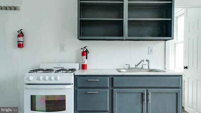 1649 ALLENGROVE ST, Philadelphia, PA 19124