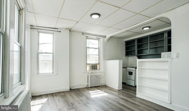 1649 ALLENGROVE ST, Philadelphia, PA 19124