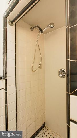 1649 ALLENGROVE ST, Philadelphia, PA 19124