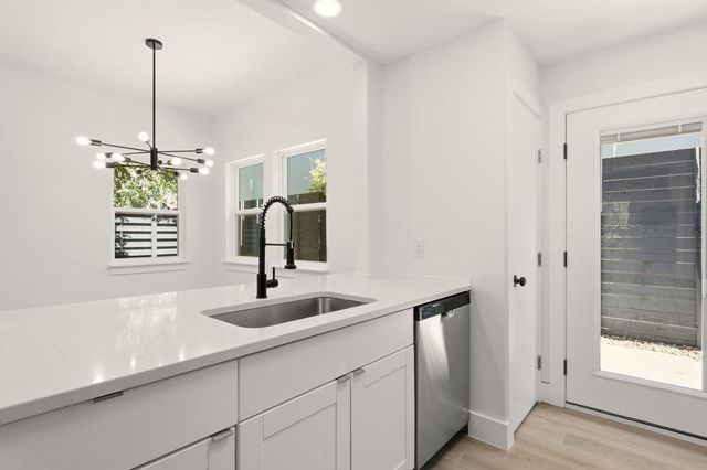 814 W Mary ST A, Austin, TX 78704