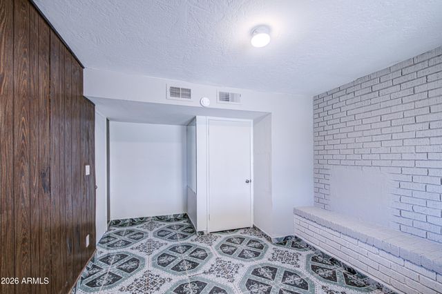 3204 W MONTE VISTA Road, Phoenix, AZ 85009