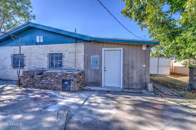 3204 W MONTE VISTA Road, Phoenix, AZ 85009