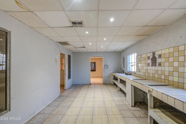 3204 W MONTE VISTA Road, Phoenix, AZ 85009
