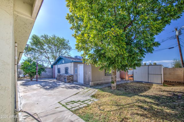3204 W MONTE VISTA Road, Phoenix, AZ 85009