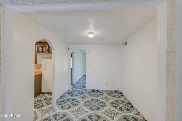3204 W MONTE VISTA Road, Phoenix, AZ 85009