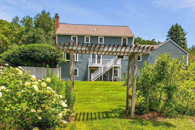 3 Gold Post Road, Dover, NH 03820